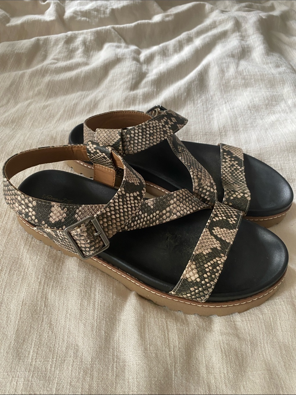 Universal Thread Snake-Print Strappy Women's Sandals - Black & Cream